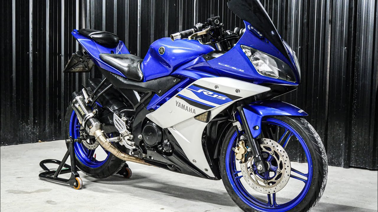 Yamaha R15 Version 2.0 – Legendary 150cc Sports Bike with Racing Design and Powerful Performance